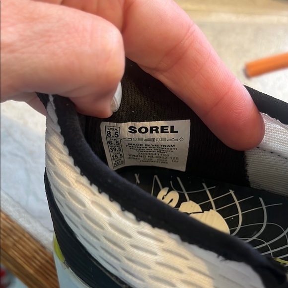 SOREL Kinetic Impact Ii Lace Sneaker :: size 8.5 :: colors-sea salt, koi - Picture 9 of 10